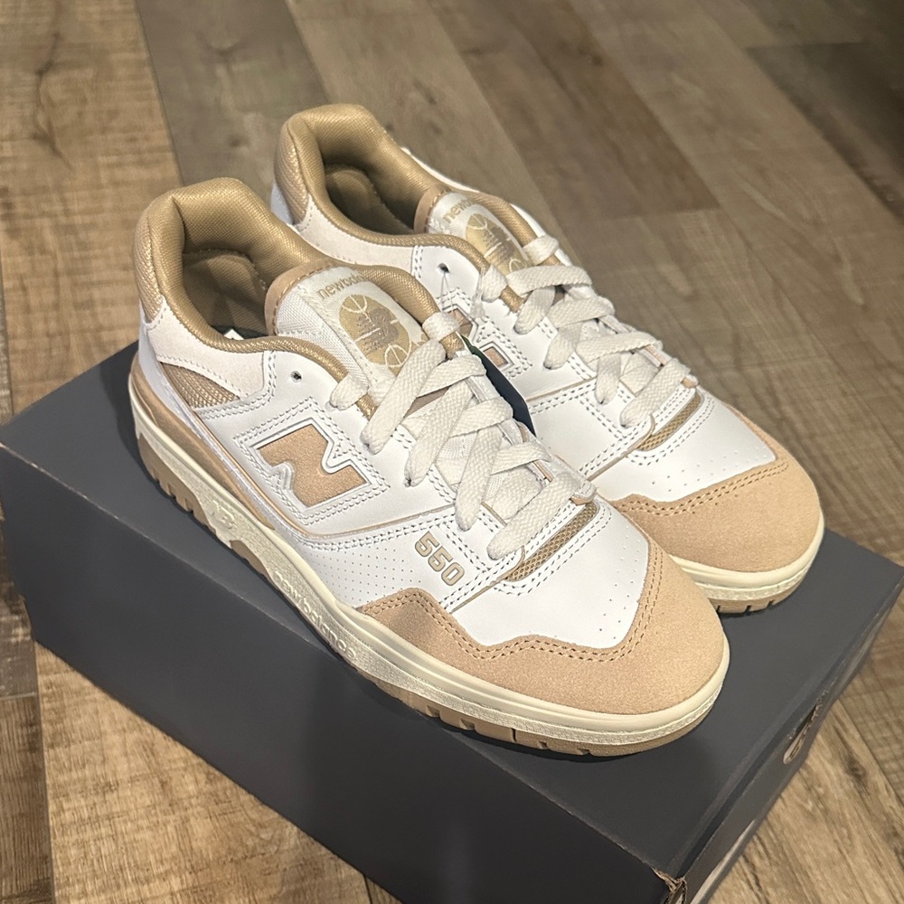 New Balance 550 sneakers size women’s 7.5 men’s 6 BRAND NEW Unisex beige white